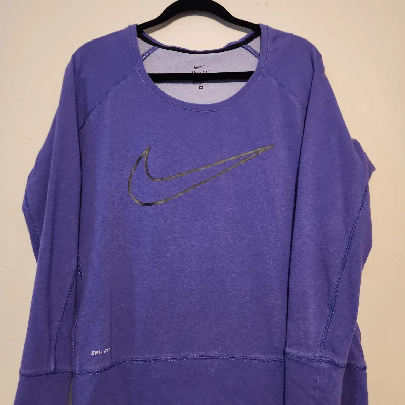 Ladies Medium Nike sweater Fitted Loose Oversized