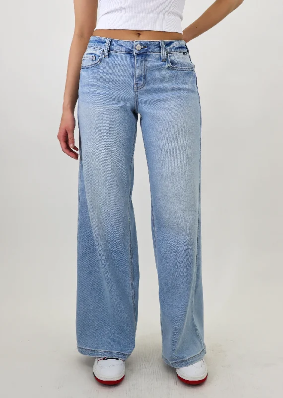 Blue Eyes Jeans ★ Light Wash