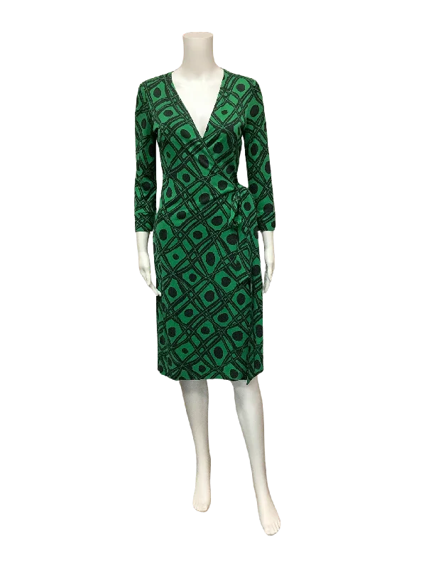 Diane VonFurstenburg Women's Dress Green Graphic Vintage Wrap Size: 8