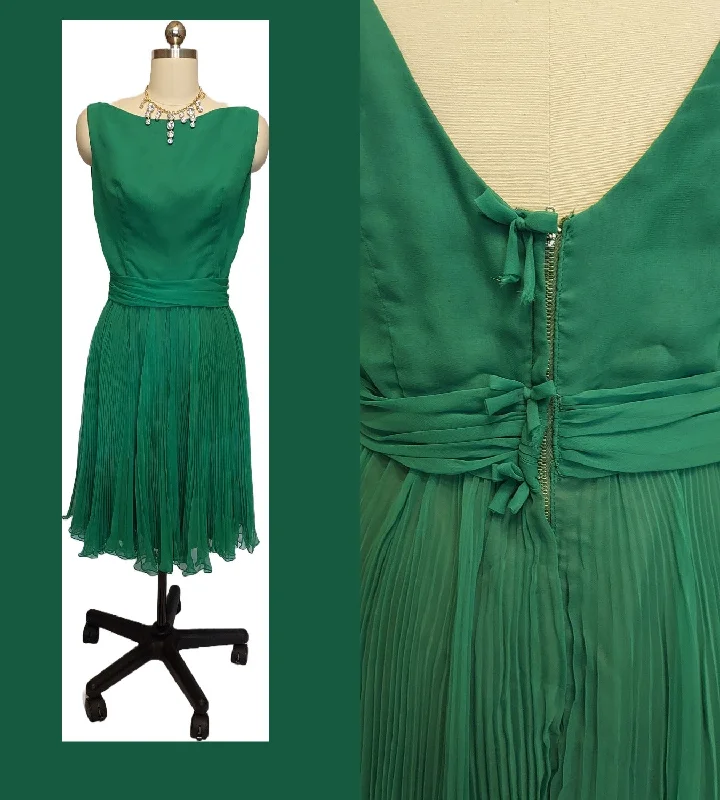 *VINTAGE '50s /  '60s PLEATED PARTY DRESS WITH CUMMERBUND IN EMERALD GREEN Boatneck Modish Everyday
