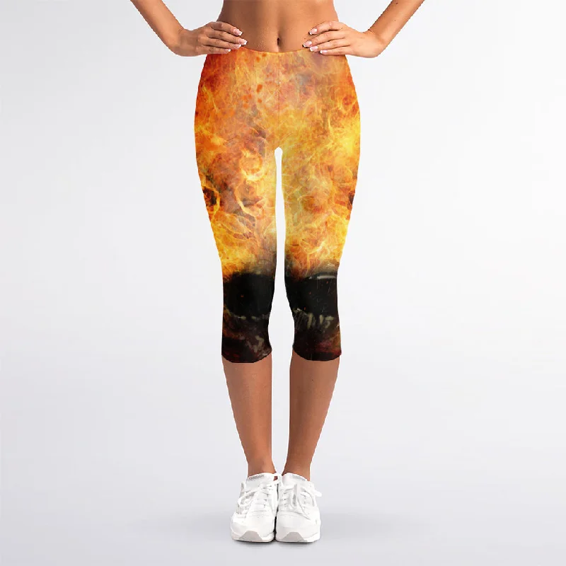 Flaming Demon Skull Print Women's Capri Leggings Comfortable Capri-Length Leggings