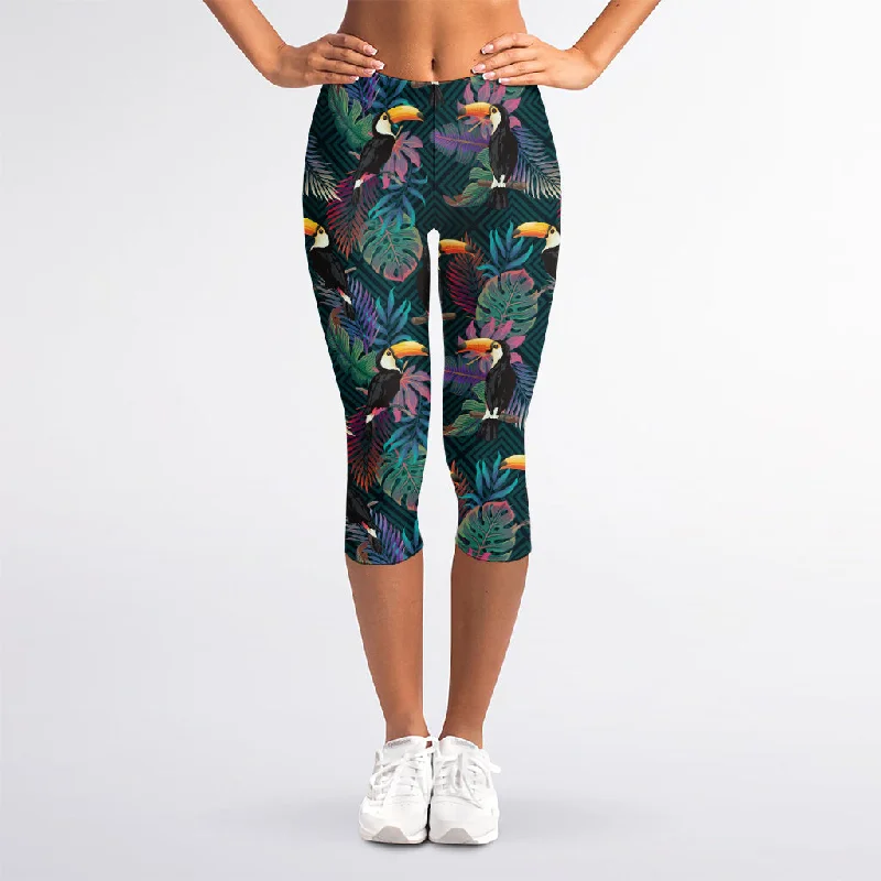 Exotic Tropical Toucan Pattern Print Women's Capri Leggings Cozy Textured Workout Leggings